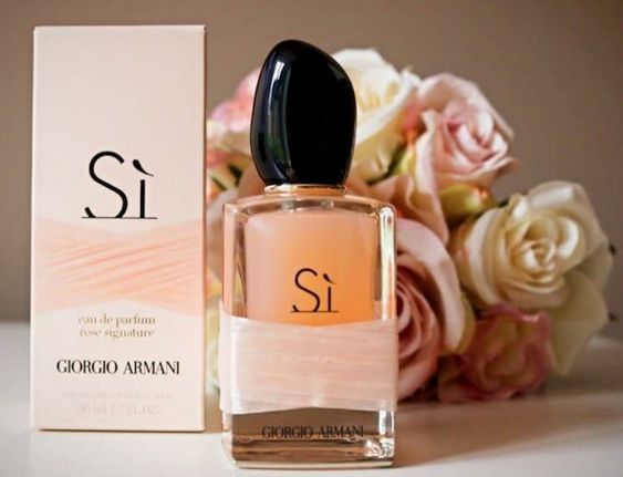 Giorgio Armani Si Parfümü: Zarif ve Etkileyici Bir İzlenim